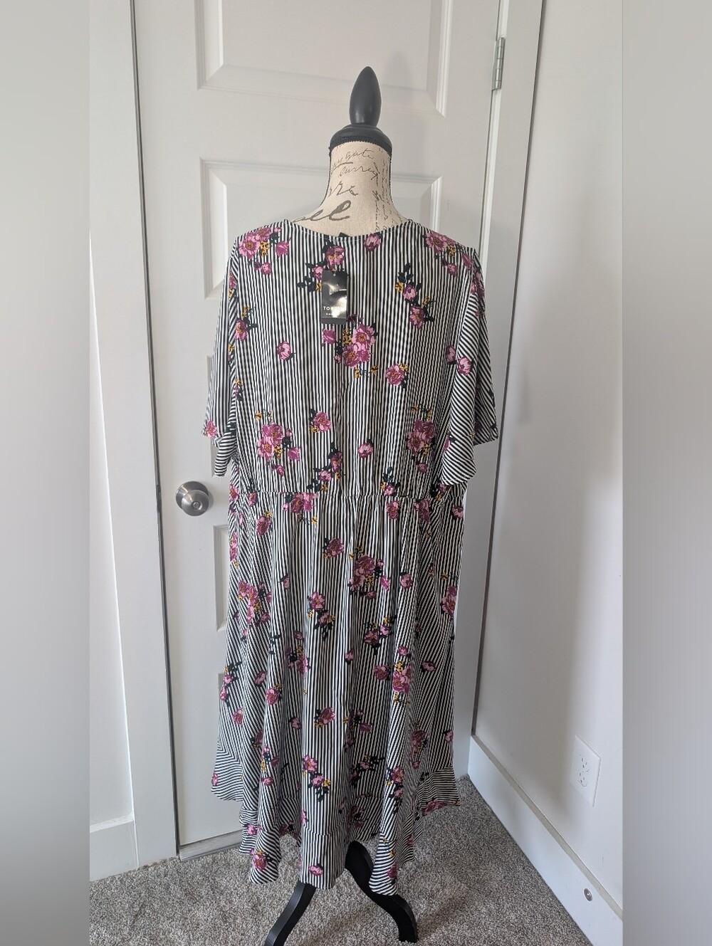 Torrid Black & White Striped Midi Dress with Pink Floral Accents Size 4X - Picture 3 of 9